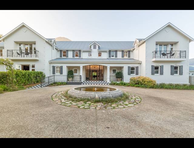 9 BEDROOM HOTEL FOR SALE IN BISHOPSCOURT